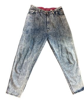 Sasson Jeans Relaxed Acid-Wash Jeans in Light Blue with Pink Waistband